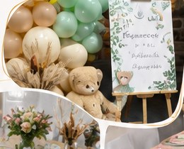 Ballons pastel et panneau décoré